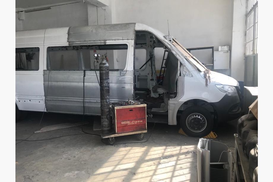 Mercedes Sprinter W907/W910 2018– Karossförlängningssats Image