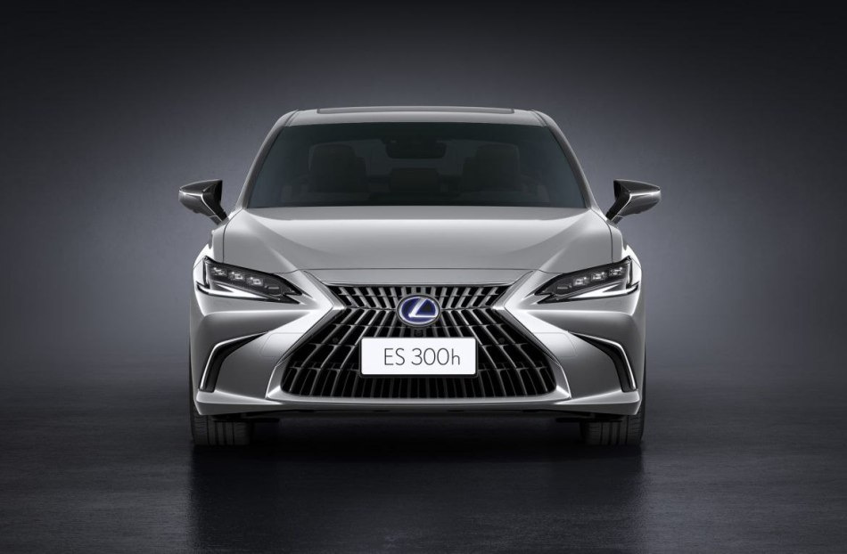 Uppdaterade Lexus ES: stil och komfort i varje detalj