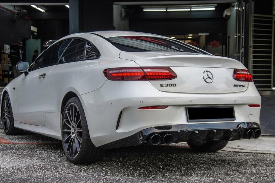Mercedes E-class coupé C238 2016–2024 Bakre diffuser Black med avgasutblås Black (AMG53-design) Image