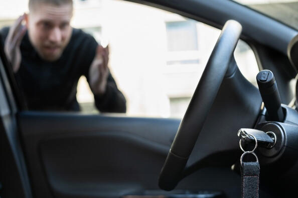 Så öppnar du en bil med låsta dörrar: tips och råd