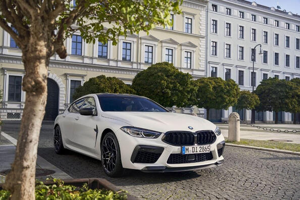 Test av BMW M8 Gran Coupe (F93): facelift av coupén