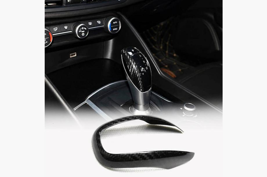 Alfa Romeo Giulia 2016–2022 Kåpa till växelspaksknopp (Dry Carbon) Foto 1
