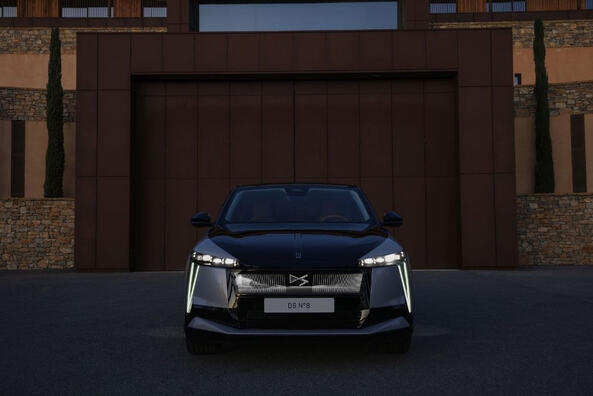 DS N°8: test av den elektriska flaggskeppscrossovern