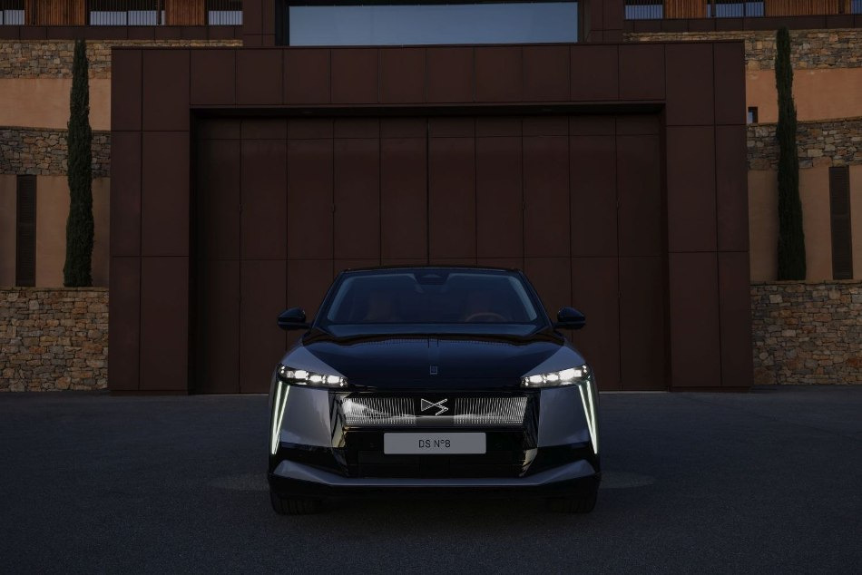DS N°8: test av den elektriska flaggskeppscrossovern