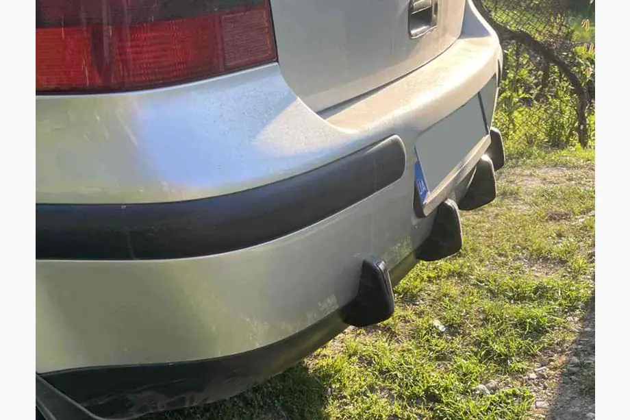 Universell bakre diffuser typ D (4 st, blanksvart, ABS-plast) Foto 2
