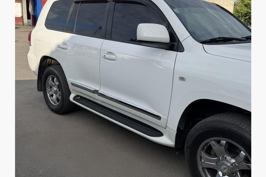 Lexus LX570/450d 2008–2022 Sidosteg V2 Vit färg Foto 7