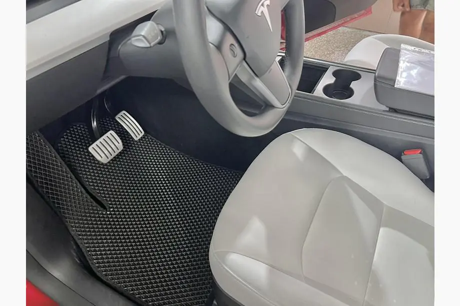 Tesla Model Y 2020– EVA-golvmattor för kupén (2020-2024, Svart) Image