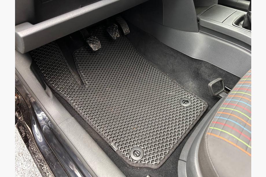 Volkswagen Polo 2001–2009 EVA bilmattor (HB, 3/5-dörrars, svarta) Image