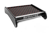 Mercedes Sprinter W907/W910 2018– Hylla till instrumentpanelen (svart med röd söm) foto 1