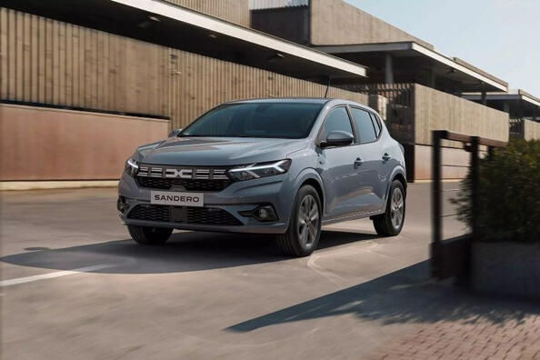 Dacia Sandero: test av den kompakta halvkombin