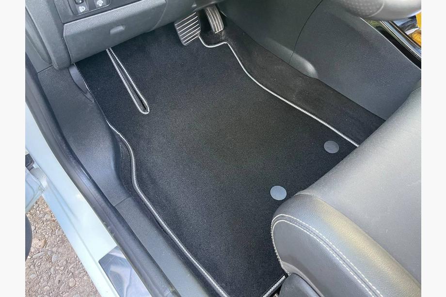 Renault Fluence 2009–2016 Premium textilmattor (svarta) Image