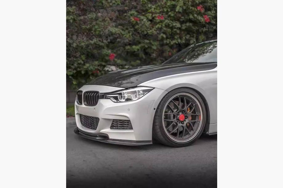 BMW 3-serien F30/F31 2012–2019 Frontläpp Lip V-Style (för F30 M-Sport, kolfiber) Foto 3