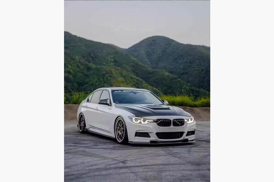 BMW 3-serien F30/F31 2012–2019 Frontläpp Lip V-Style (för F30 M-Sport, kolfiber) Foto 5