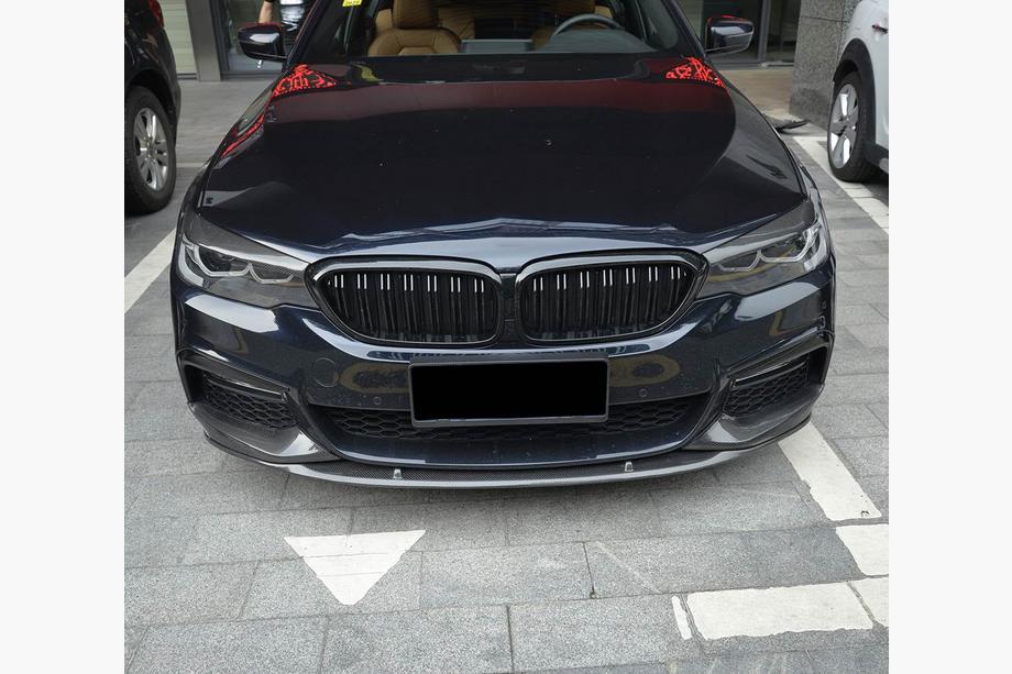 BMW 5-serien G30/G31 2017–2023 Frontläpp till stötfångare FRP V7 (2017-2020 M-Sport) Foto 8