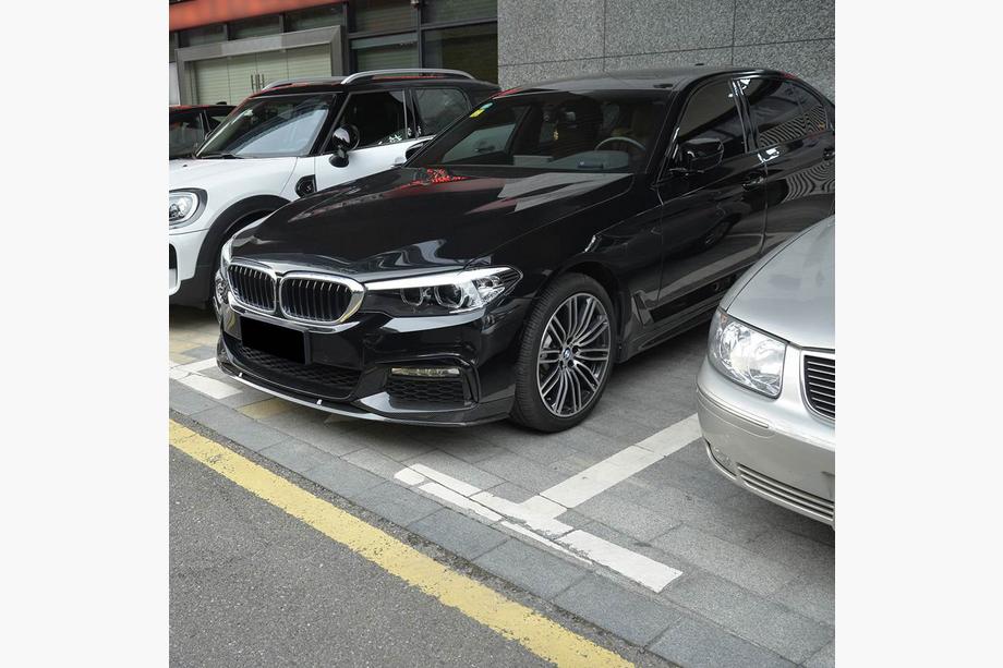 BMW 5-serien G30/G31 2017–2023 Frontläpp till stötfångare FRP V7 (2017-2020 M-Sport) Foto 9