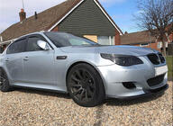 BMW 5-serien E60/E61 2003–2010 Frontläpp till främre stötfångare (för M5, kolfiber) foto 2