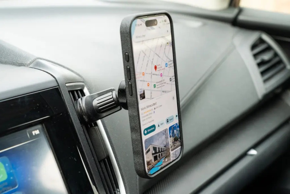 Så väljer du den perfekta mobilhållaren för bilen