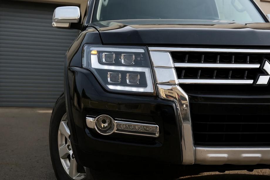 Mitsubishi Pajero Wagon IV 2006–2021 LED-strålkastare fram (2 st) Image