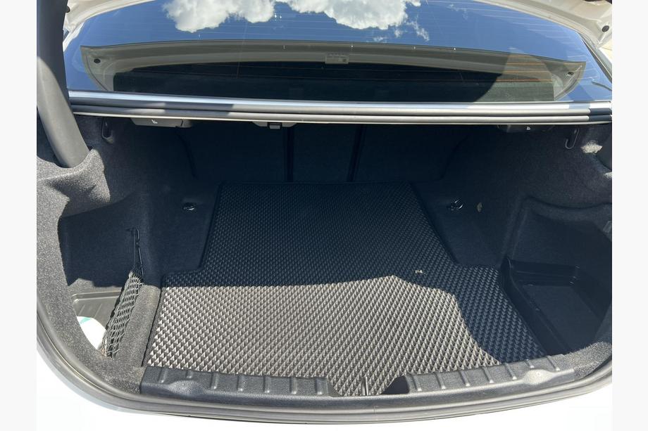 BMW 3-serien F30/F31 2012–2019 Bagagerumsmatta för F30, fyrhjulsdrift, svart Image