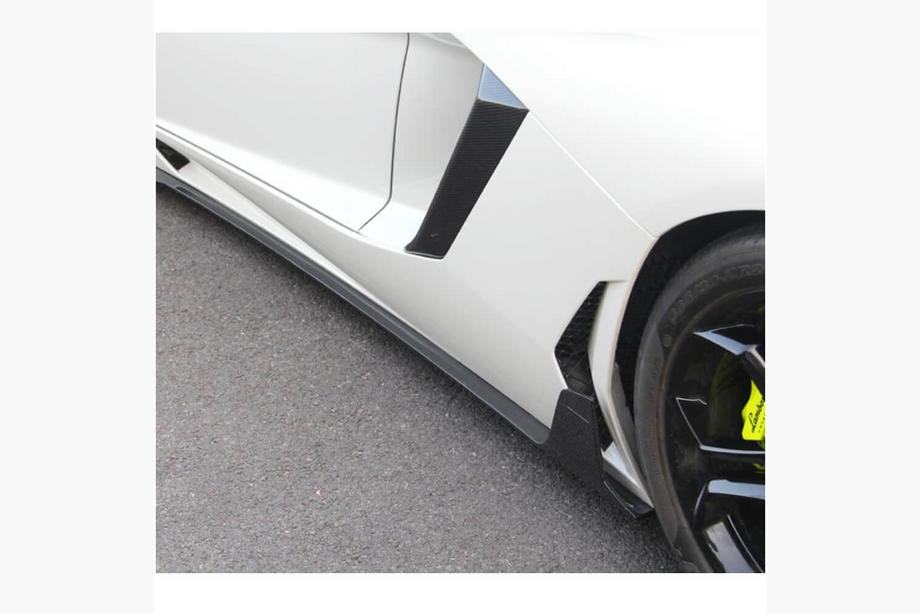 Lamborghini Aventador 2011–2022 Sidokjolskåpor (kolfiber) Foto 3