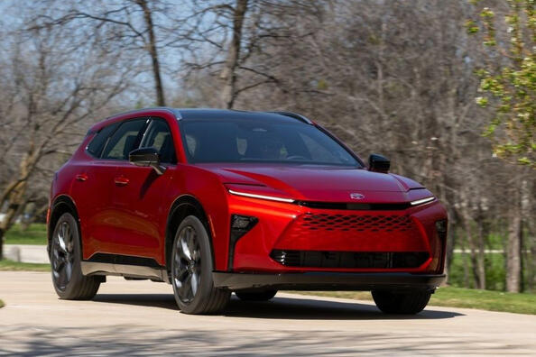 Test av hybridcrossovern Toyota Crown Signia