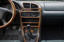 Mazda 323 1977–2003 Instrumentpanelinlägg (valnöt, F 1994-1997) foto 1