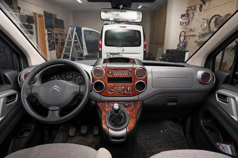 Peugeot Partner Tepee 2008–2018 Interiörtuning (färger i sortiment) Image
