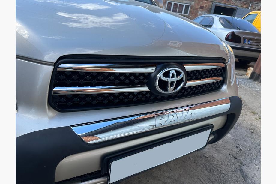 Toyota Rav 4 2006–2013 Kromlister till grill 2006-2010 (4 st, rostfritt stål) Foto 1