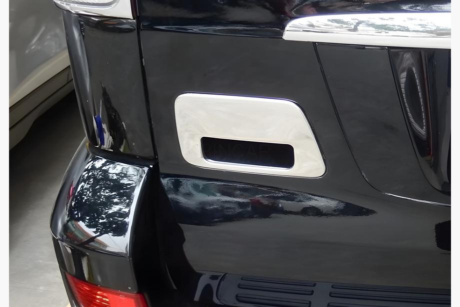 Toyota Land Cruiser Prado 120 2002–2009 Kåpa till bakluckans handtag (rostfritt stål) Foto 5