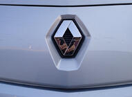 Renault Megane II 2004–2009 Främre emblem (128 mm x 105 mm, Turkiet) foto 2