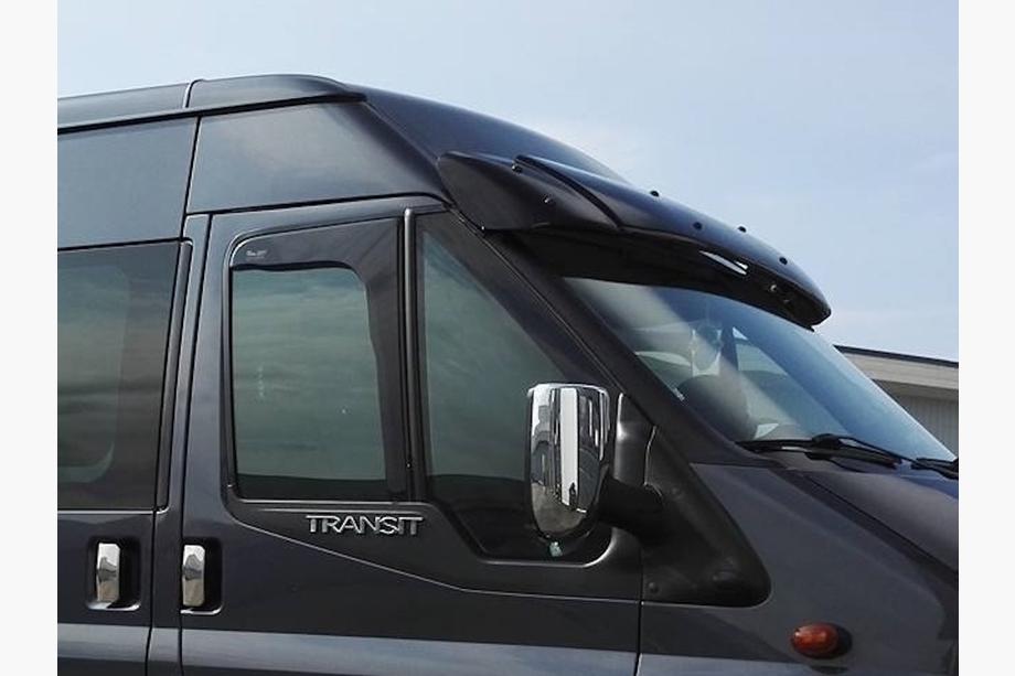 Ford Transit 2000–2014 Vindrutespoiler (svart blank, 5 mm) Foto 7