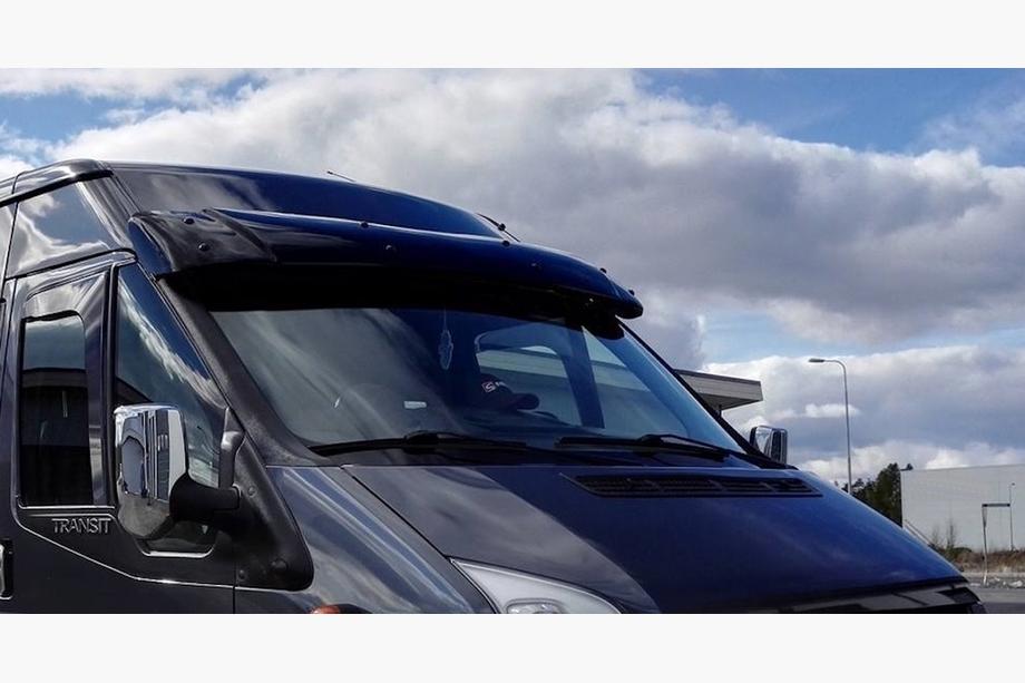 Ford Transit 2000–2014 Vindrutespoiler (svart blank, 5 mm) Foto 13