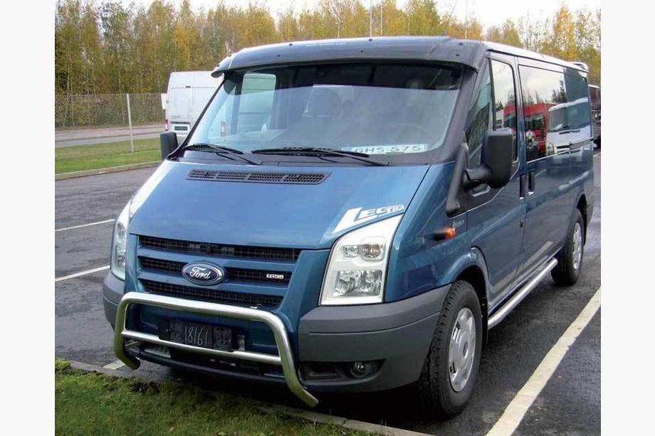 Ford Transit 2000–2014 Vindrutespoiler (svart blank, 5 mm) Foto 11