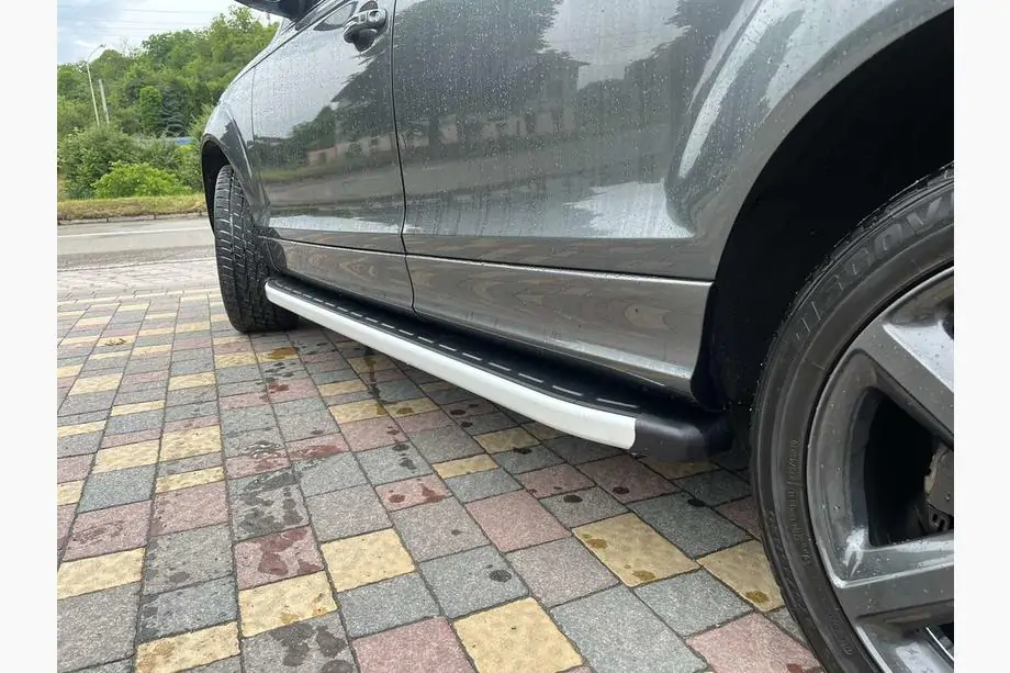 Audi Q7 2005–2015 Sidosteg Fullmond (2 st, aluminium) Image