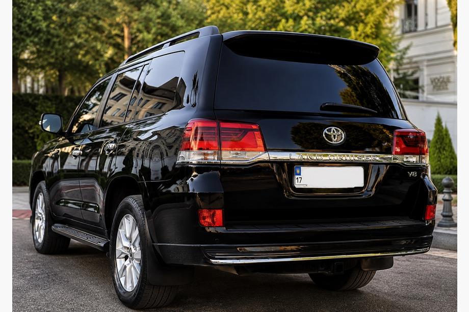 Toyota Land Cruiser 200 2007–2021 Bakre diffuser med krom 2016-2021 (Executive 2019/2021) Foto 3