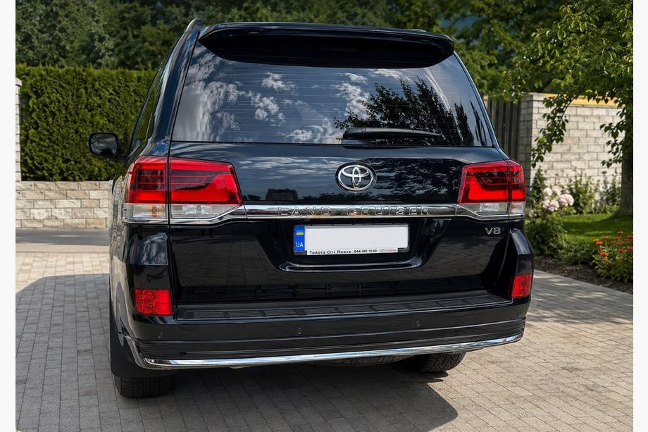 Toyota Land Cruiser 200 2007–2021 Bakre diffuser med krom 2016-2021 (Executive 2019/2021) Foto 2