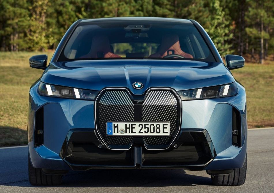 Test av uppdaterade elektriska crossovern BMW iX 2025