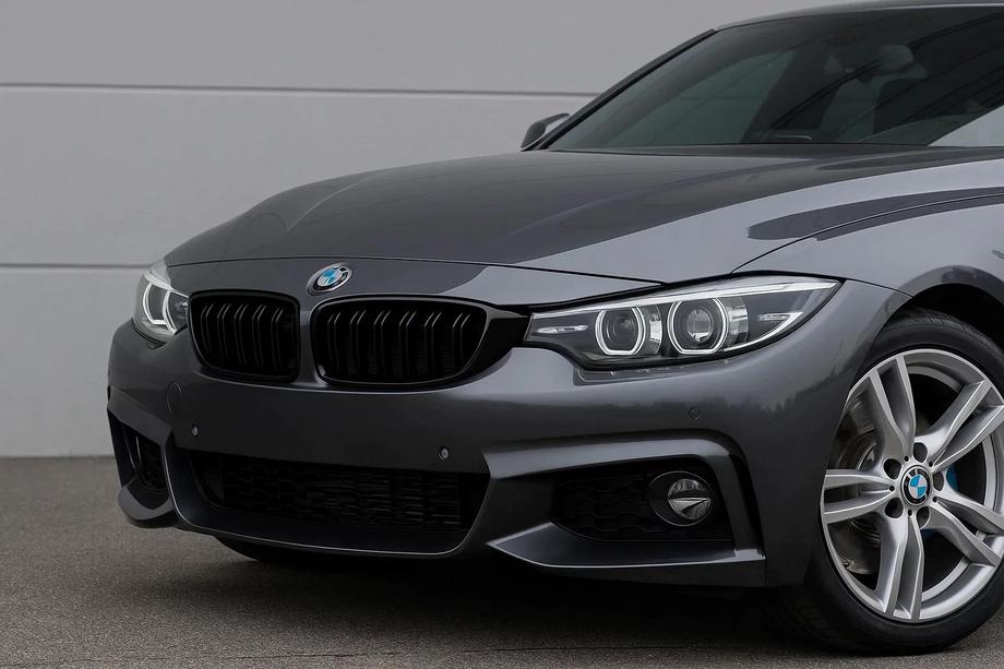 BMW 3-serien F30/F31 2012–2019 Njurgrillar M-Look (för F80 M3, svart högglans) Image