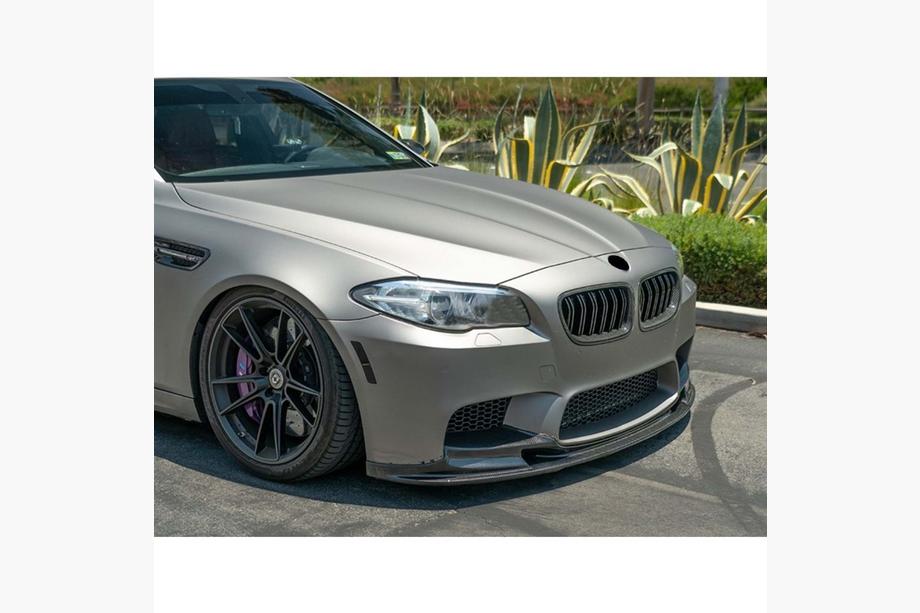 BMW 5-serien F10/F11 2010–2016 Främre frontlip DPT V2 (för M5, blanksvart) Image