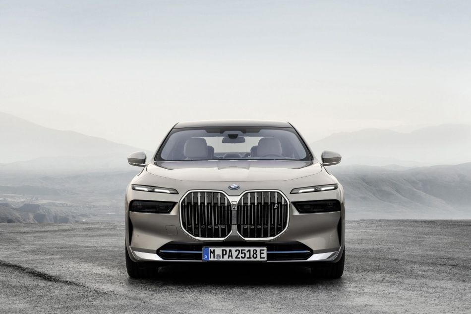 BMW i7: test av elektriska flaggskeppssedanen