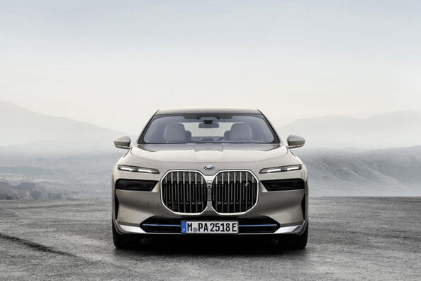 BMW i7: test av elektriska flaggskeppssedanen