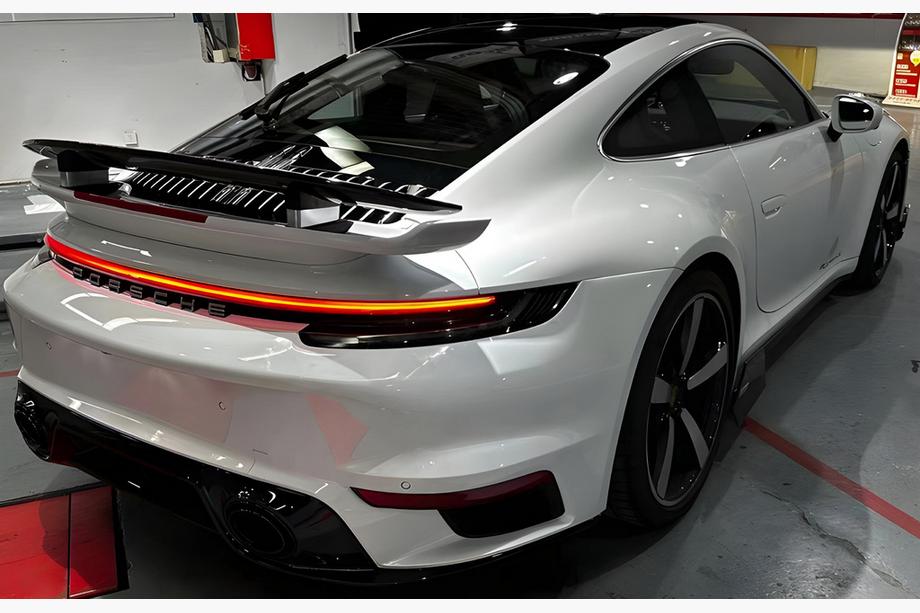 Porsche 911 (992) 2018– Bakre stötfångare komplett Image