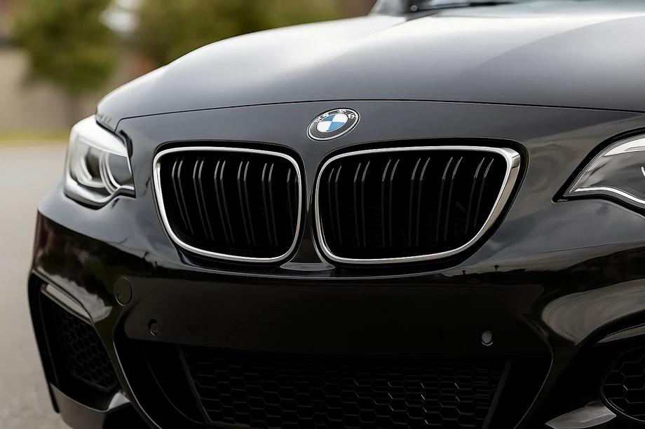 BMW 2-serien F22/F23 2014–2021 M-Look njurgaller (svart högglans med kromkant) Image