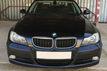 BMW 3-serie E90/E91 2005–2011 M-Look njurgaller (för E-90/91 2005-2008, blanksvart med kromlist) foto 1