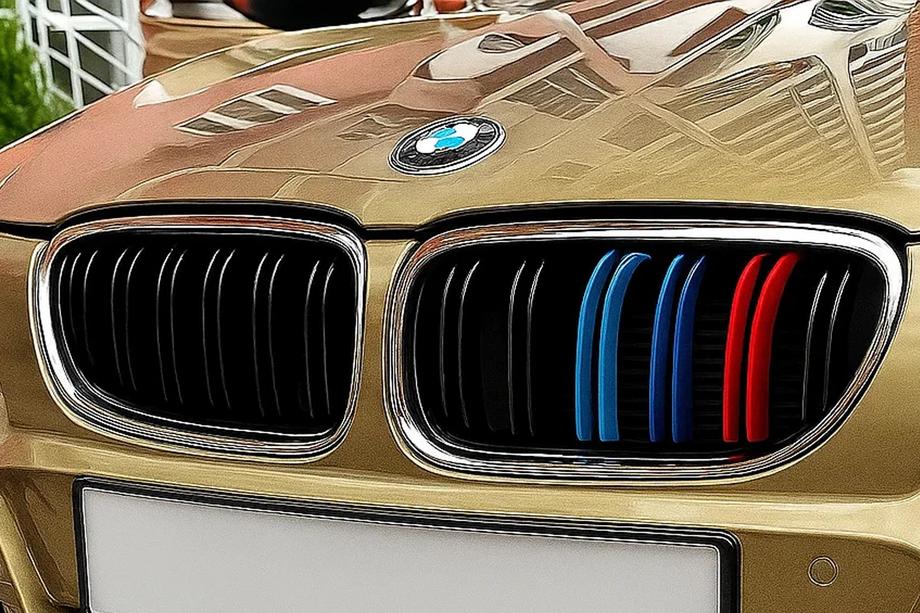 BMW 3-serien E92/E93 2006–2013 M-Look njurgrillar (för 2005-2009, M-Color med kromlist) Foto 1