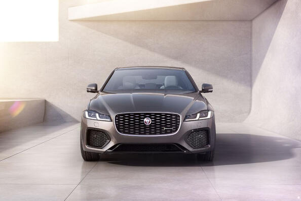 Jaguar XF (X260): test och översikt av en stilig premiumsedan
