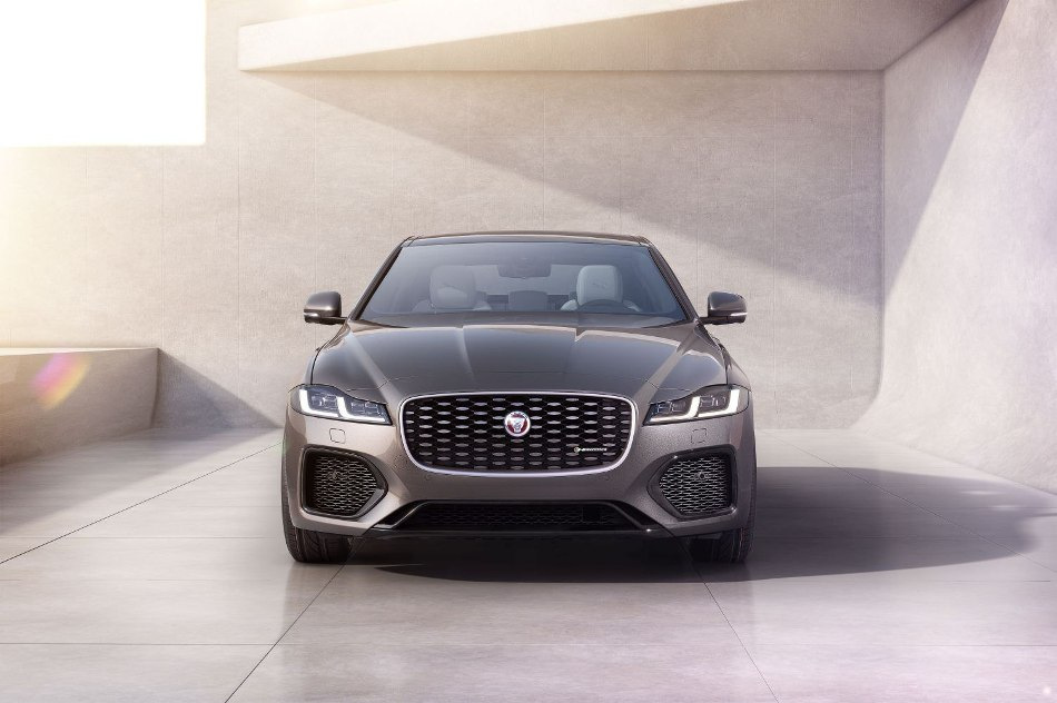 Jaguar XF (X260): test och översikt av en stilig premiumsedan