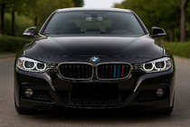 BMW 3-serien F30/F31 2012–2019 Njurgaller M-Look (M-Color med kromkant) foto 1