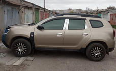 Dacia Duster 2008–2018 Dörrstolpslister (6 st, rostfritt) foto 1