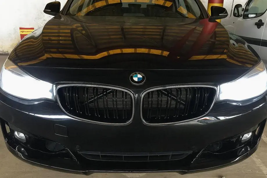 BMW 3-serie F34 2013–2020 M-Look njurgaller (svart högglans med kromkant) Image